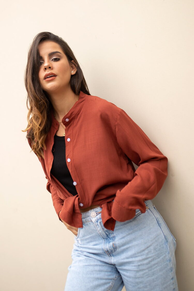 camisa oversize lacre